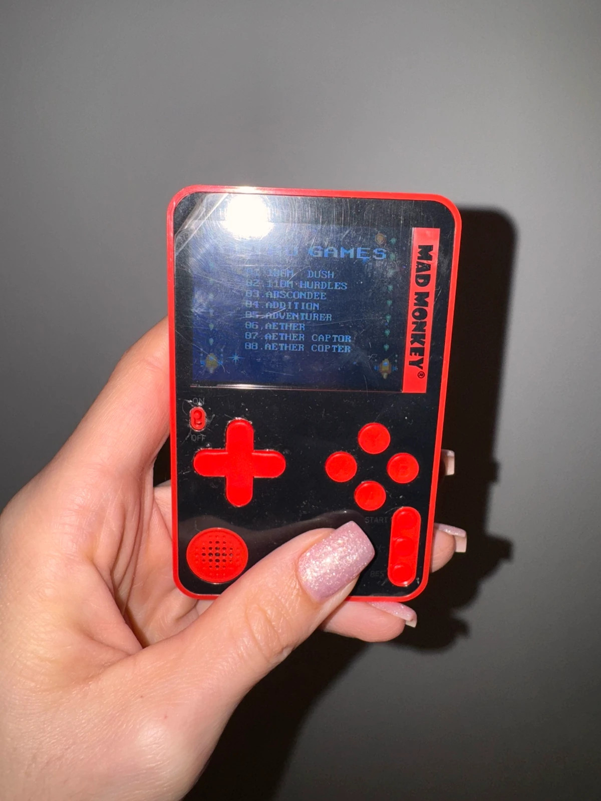 Mad Monkey Retro Slim hordozható játékkonzol – piros 4
