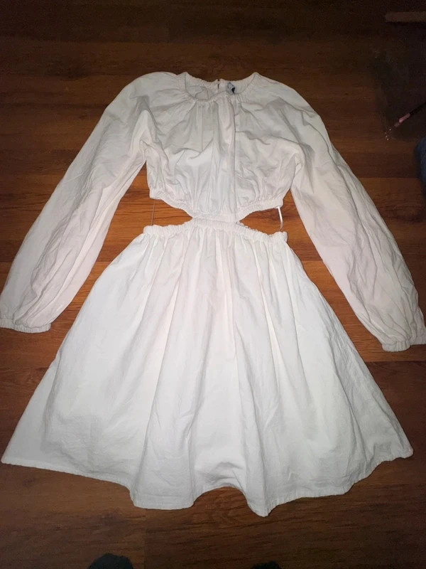 Bershka fehér kivágott ruha – S 3