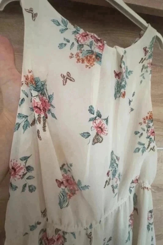 Virágmintás elegáns nyári ruha – ekrü/fehér 4