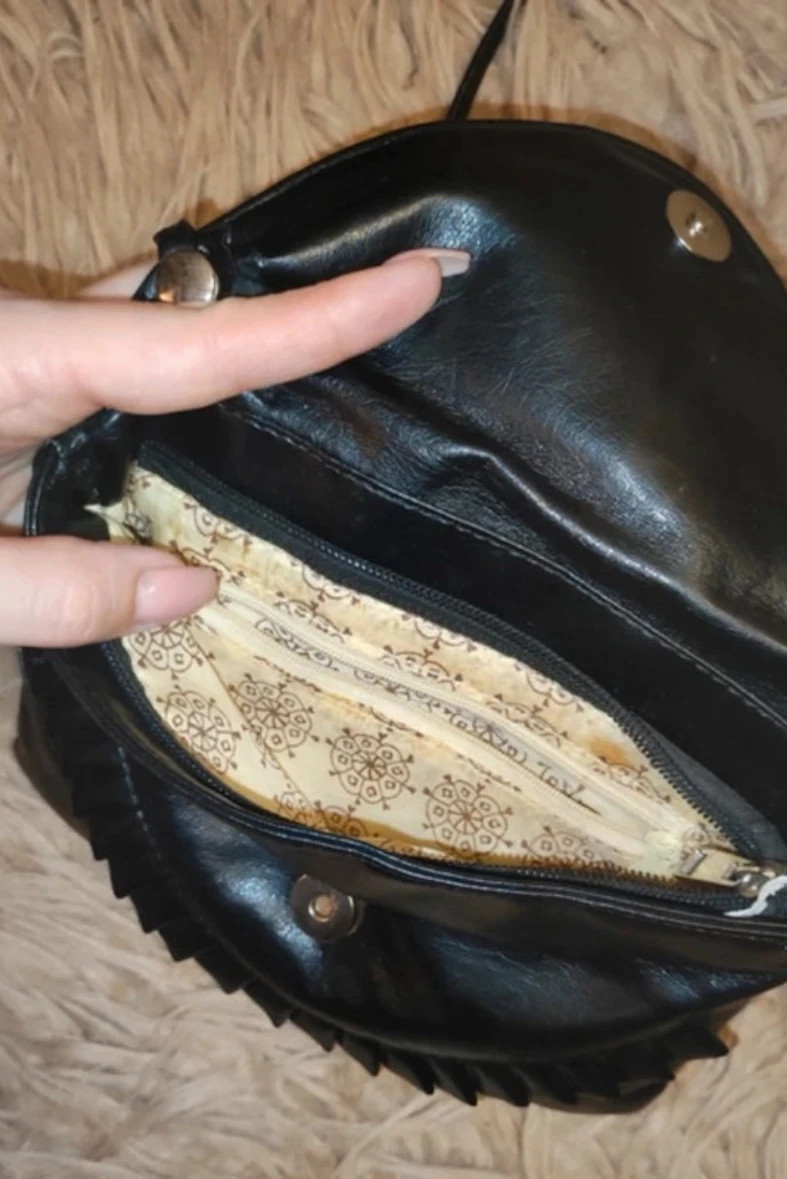 Fekete női válltáska / kis crossbody táska – különleges fazon 2