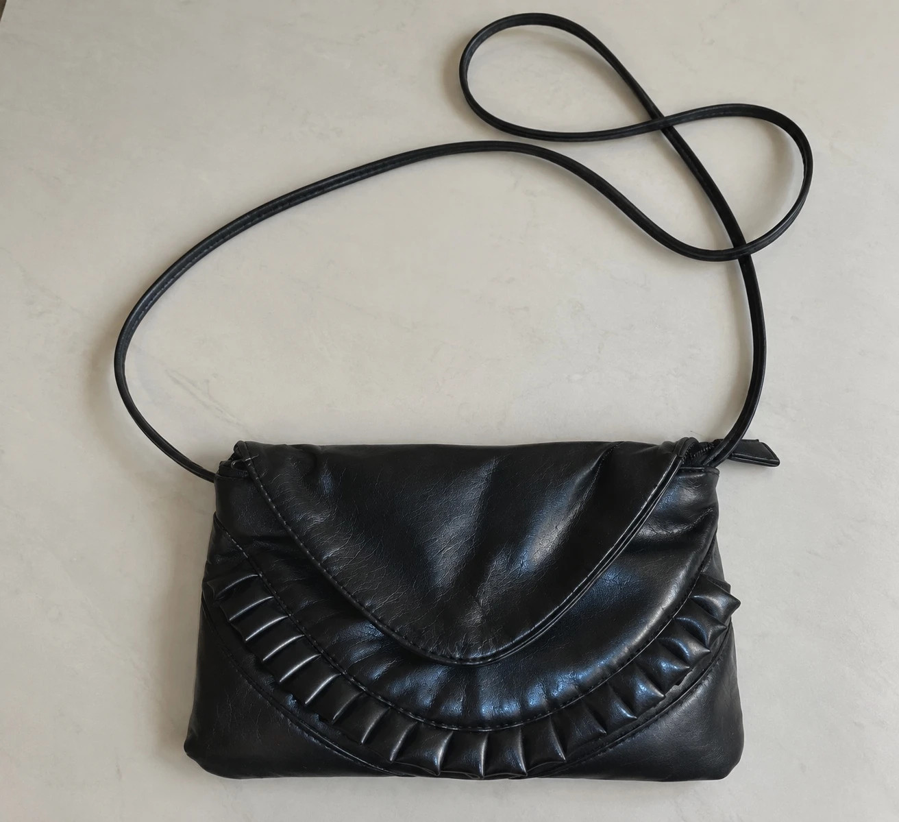 Fekete női válltáska / kis crossbody táska – különleges fazon 1