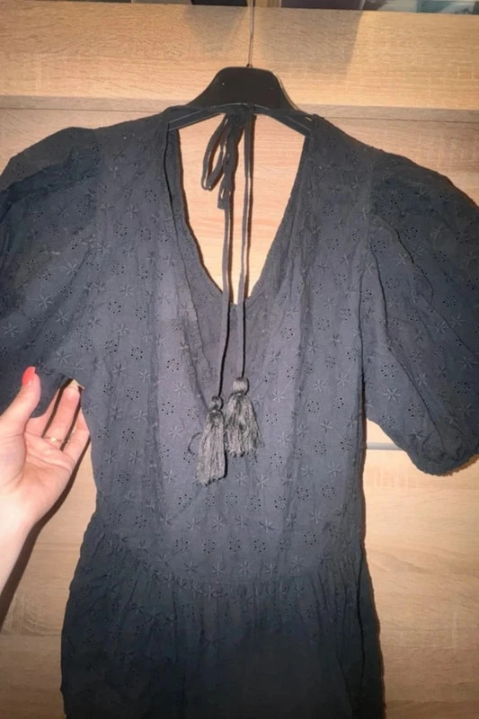 Fekete boho hímzett ruha – puffos ujj, megkötős – S 4