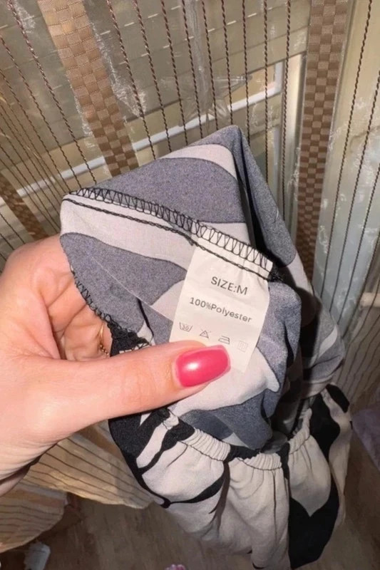 Új fekete-fehér mintás nyakba kötős női ruha – M 4