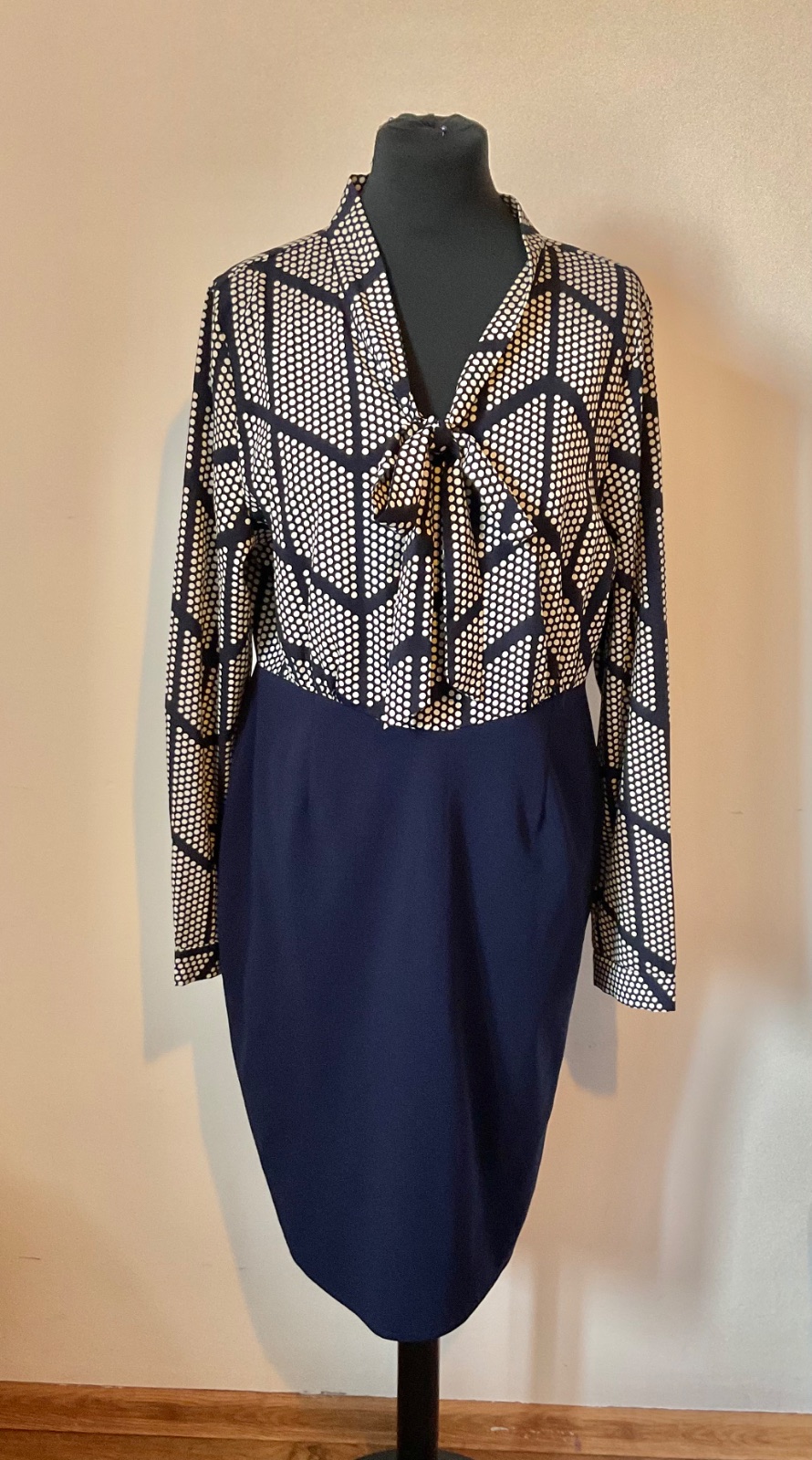 Elegáns ruha L 40-42 1