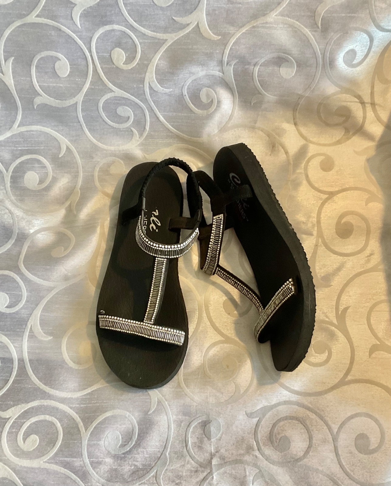 Skechers strasszos yoga foam szandál 41-es 1