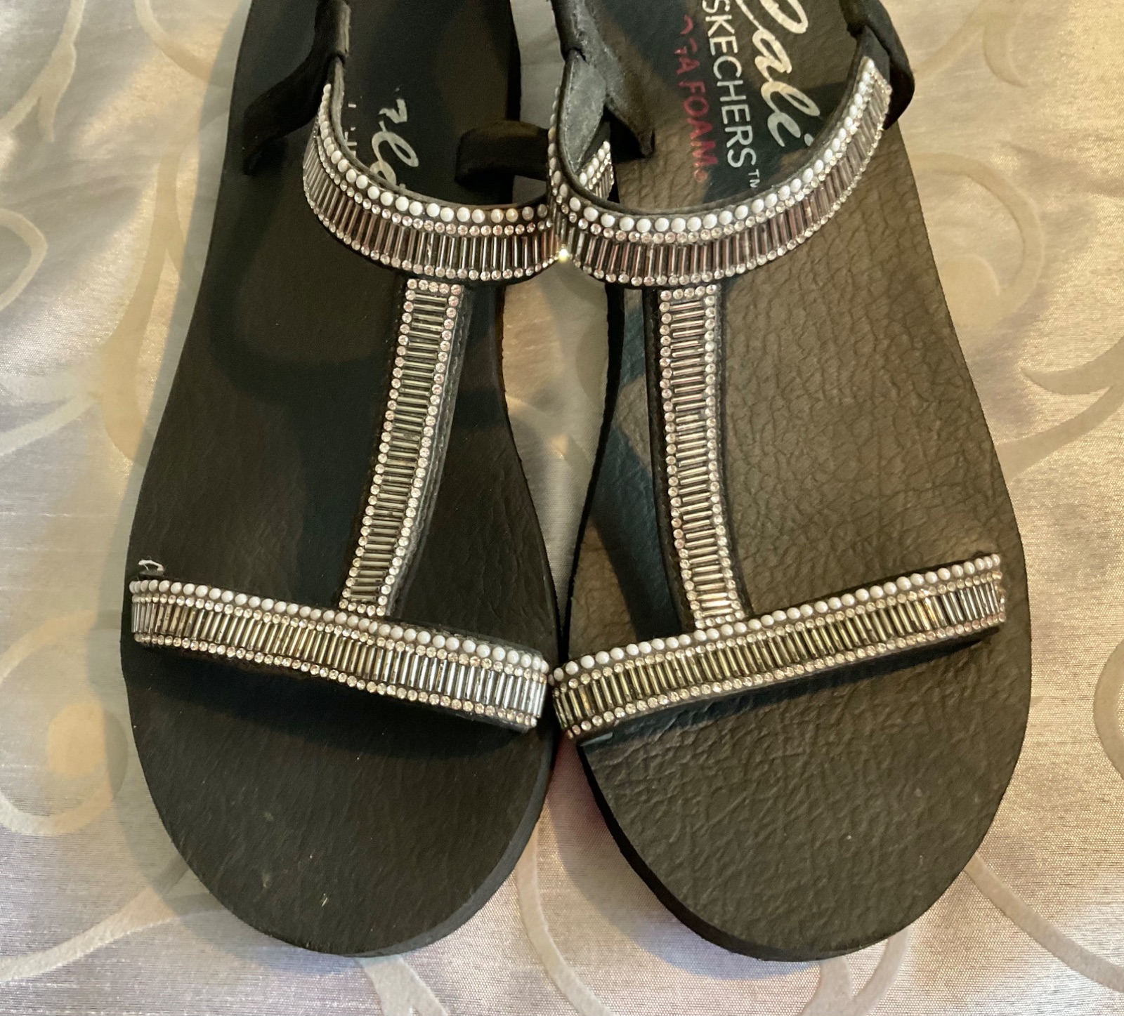 Skechers strasszos yoga foam szandál 41-es 2