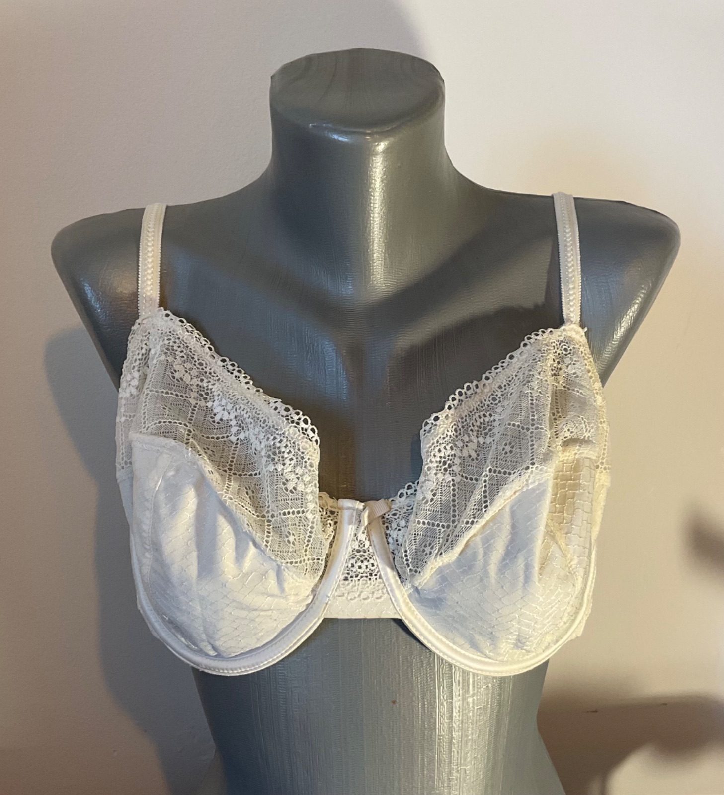Melltartó 90/F Secret 1