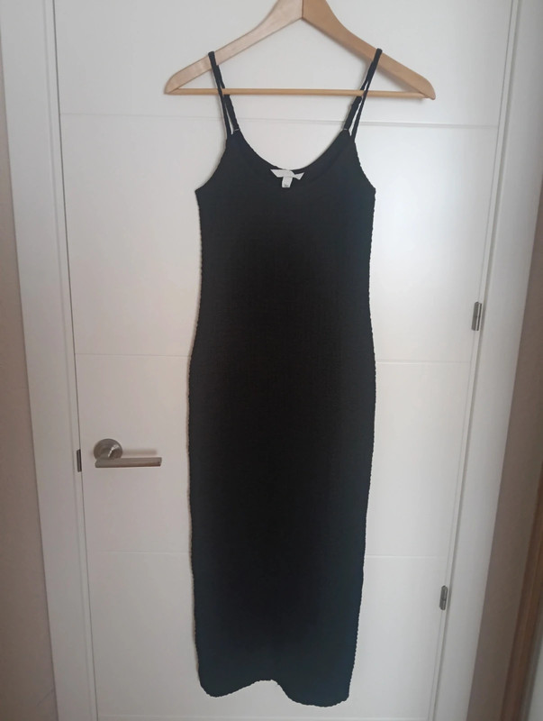 Vestido midi tirantes negro arrugado 1