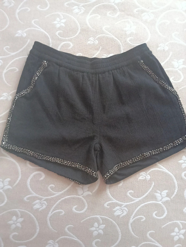 Shorts negros con pedrería Green Coast talla 38 1