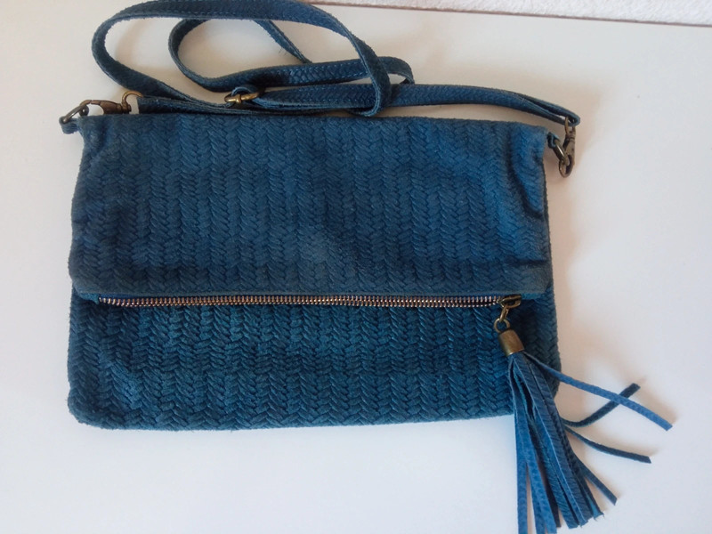 Bolso bandolera azul de piel 1