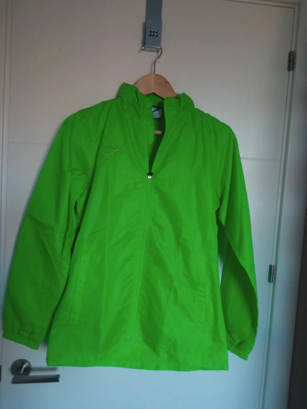Chubasquero verde de Joma 1