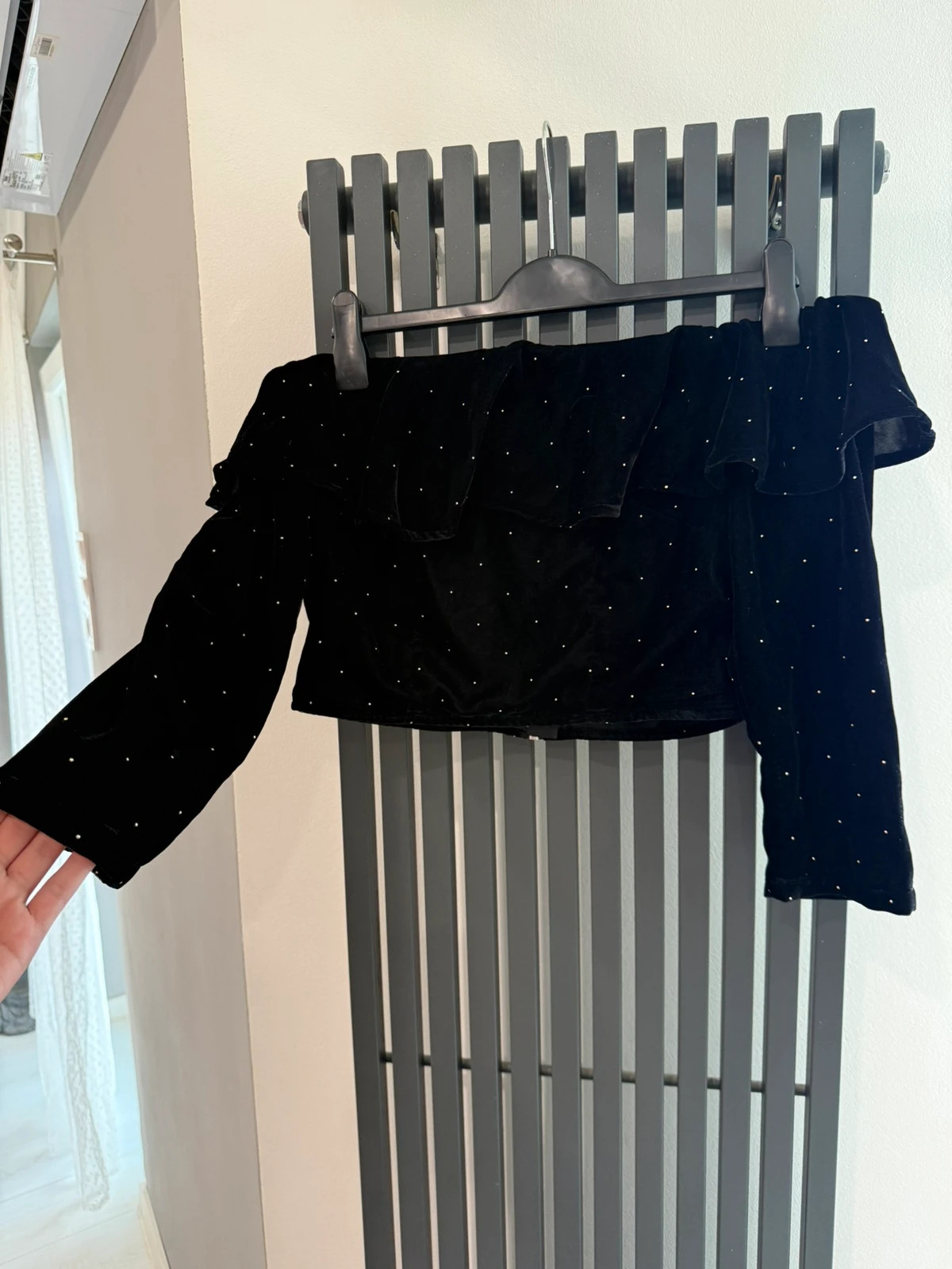 Topshop bársony felső, ejtett vállú, köves díszítéssel – 38-as 2