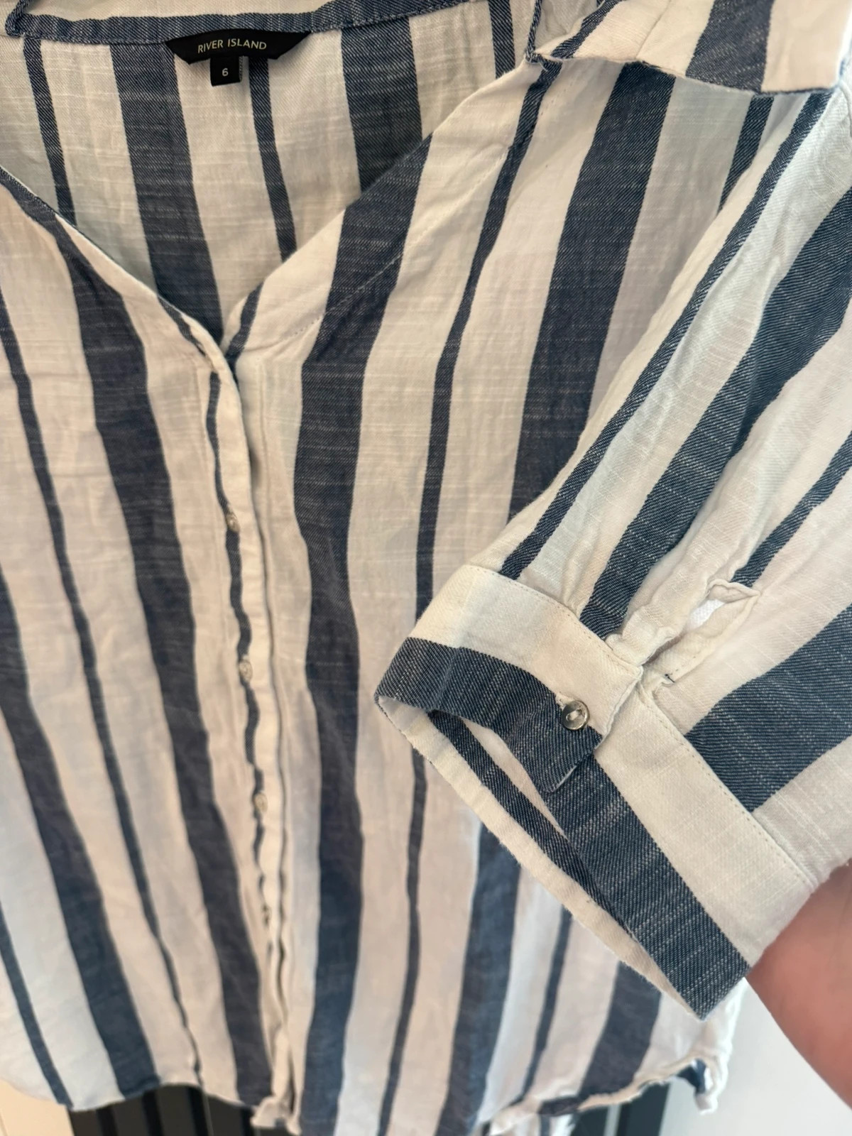 River Island csíkos, ejtett vállú / "Cold shoulder" felső 4