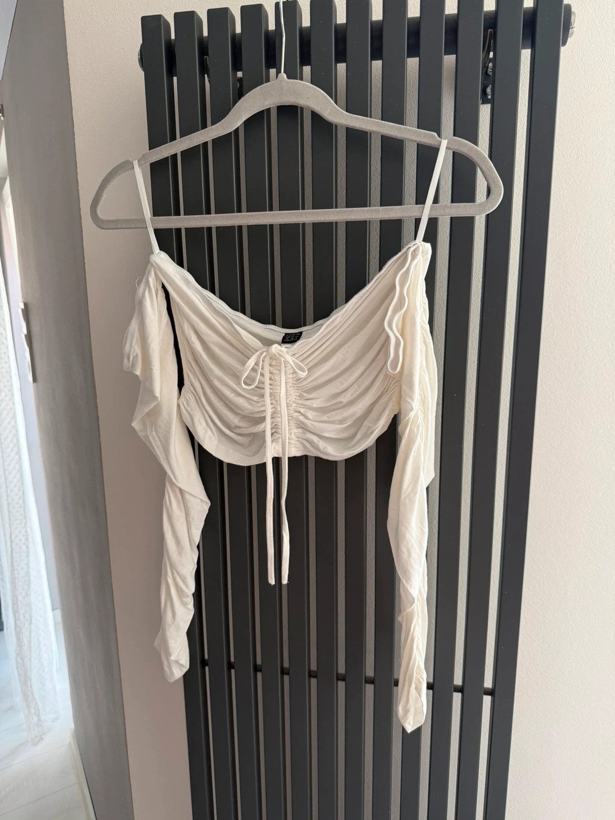 Fehér, húzott elejű, hosszú ujjú crop top - M méret 1