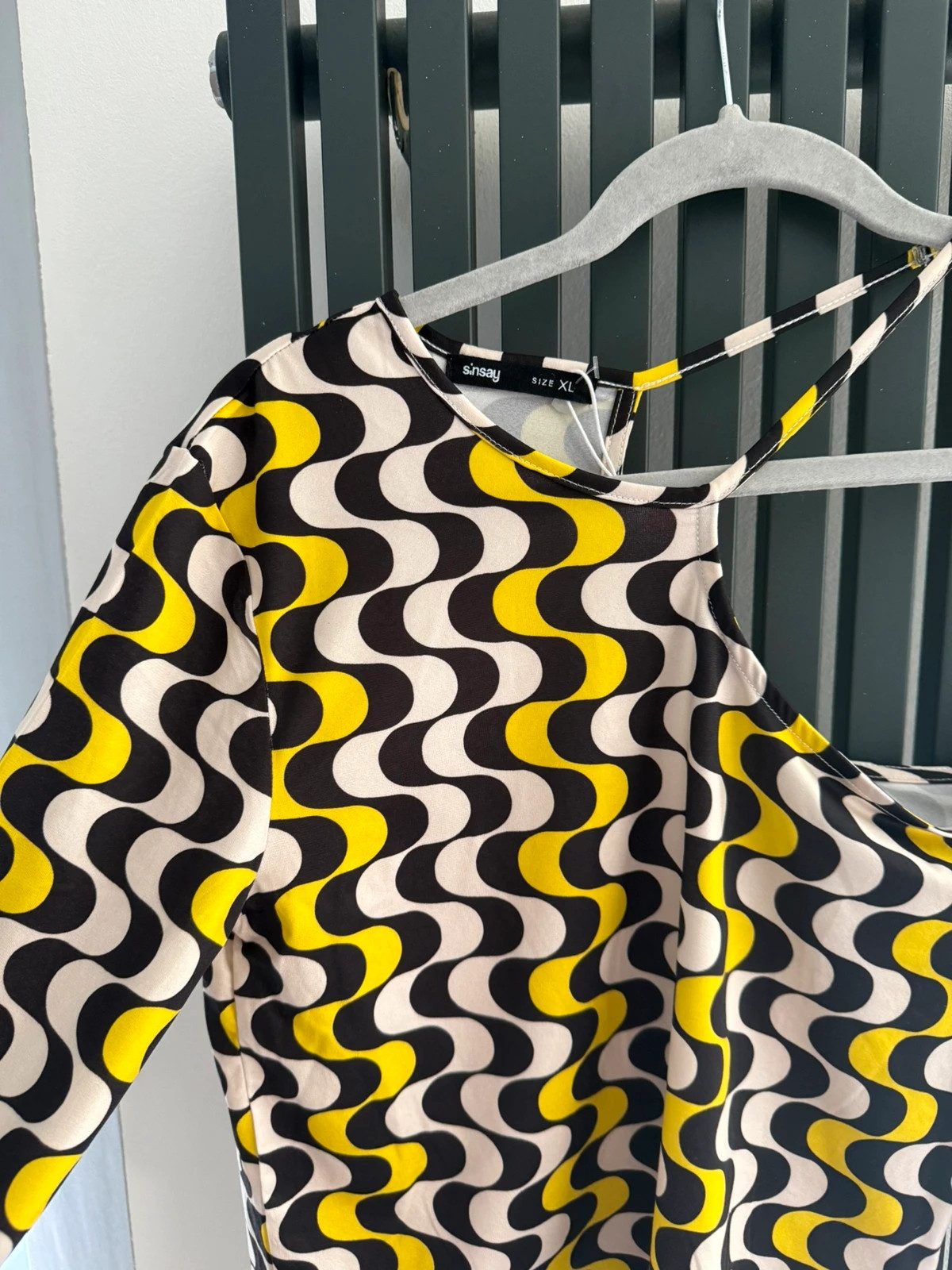 Sinsay aszimmetrikus, kivágott vállú crop top - XL méret 2