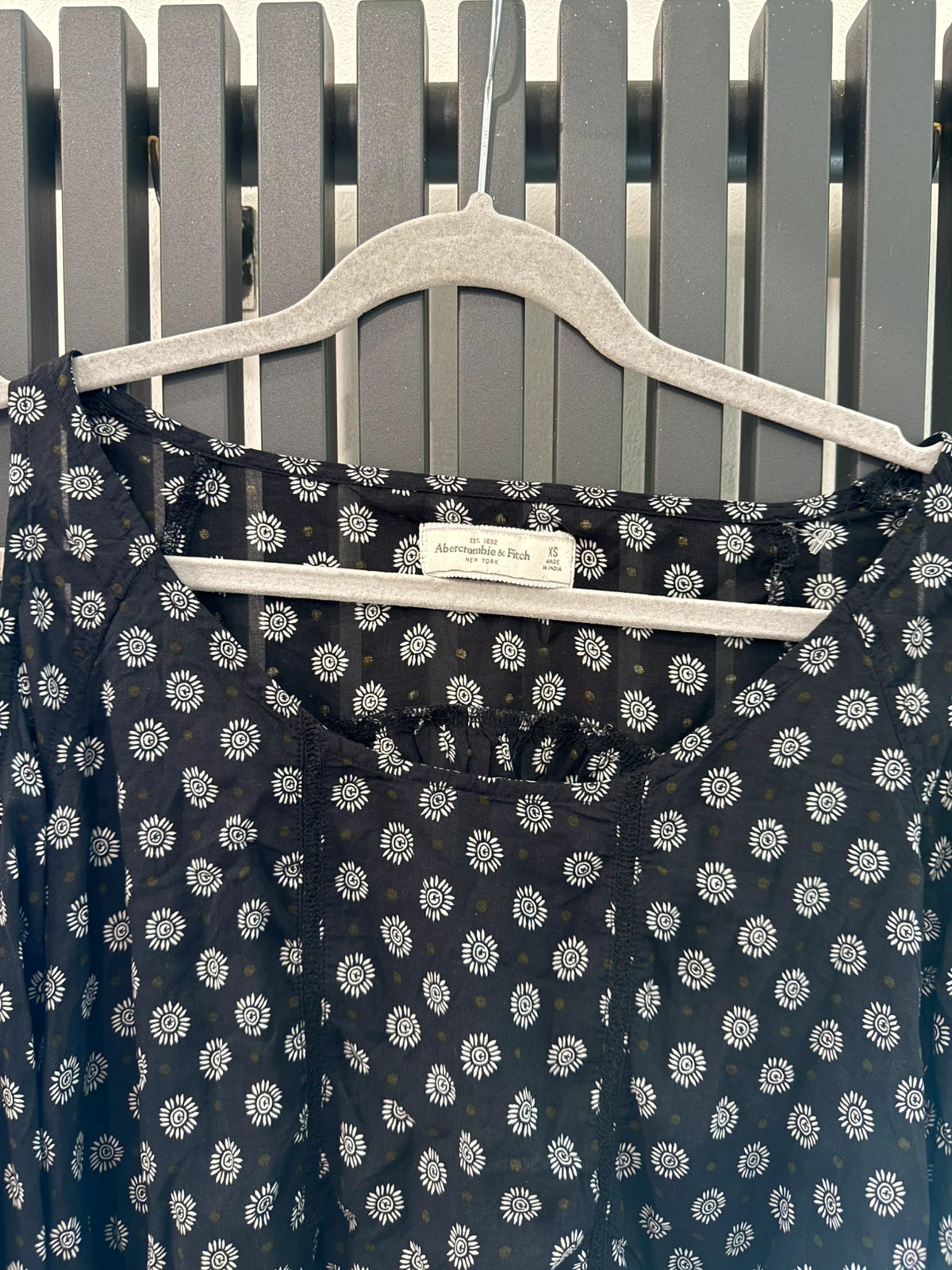 Abercrombie & Fitch virágos felső - XS méret 4