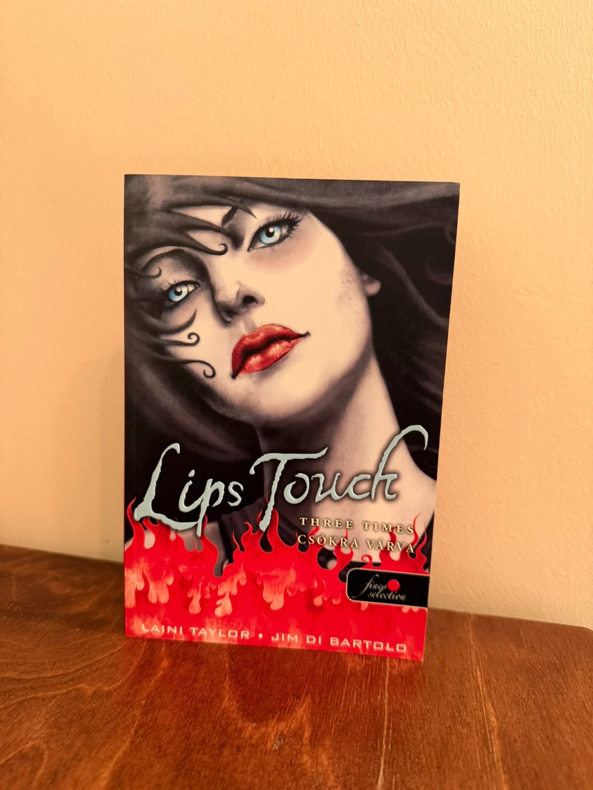 Laini Taylor: Lips Touch – Csókra várva 1