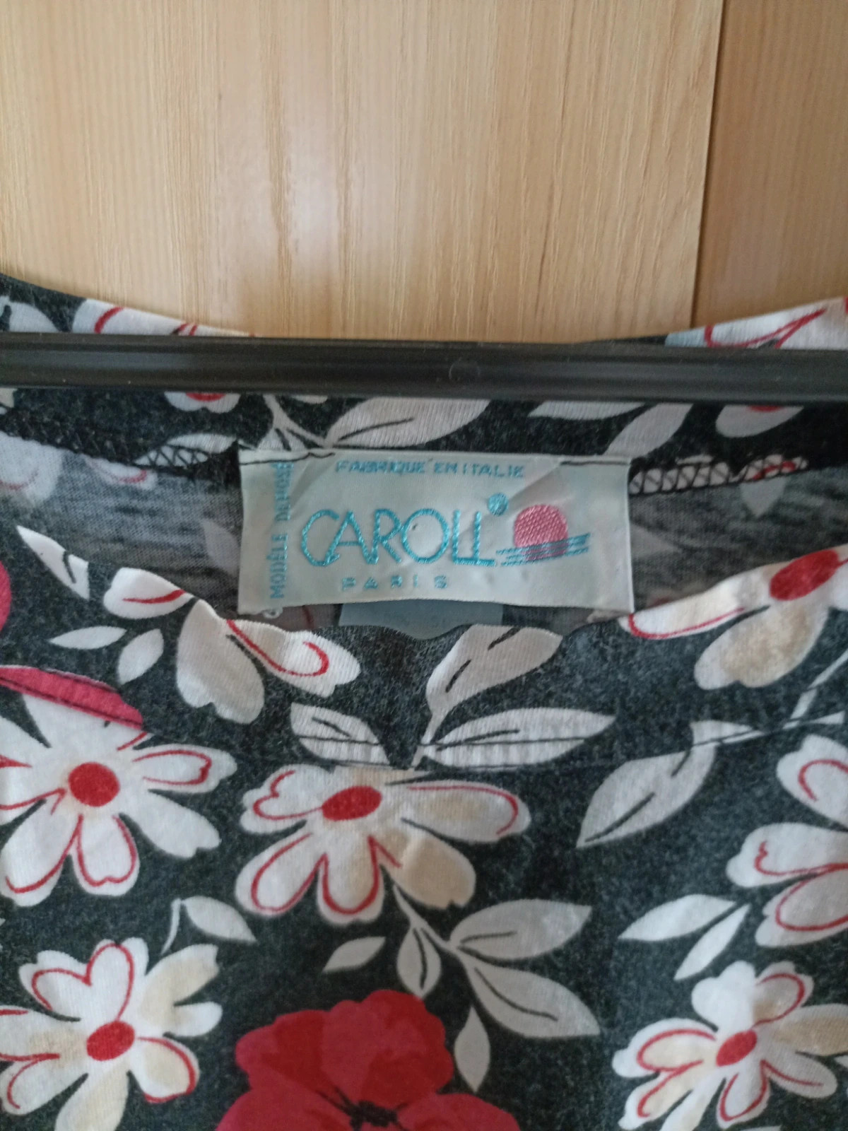 Virágos rövid fazonú felső 3