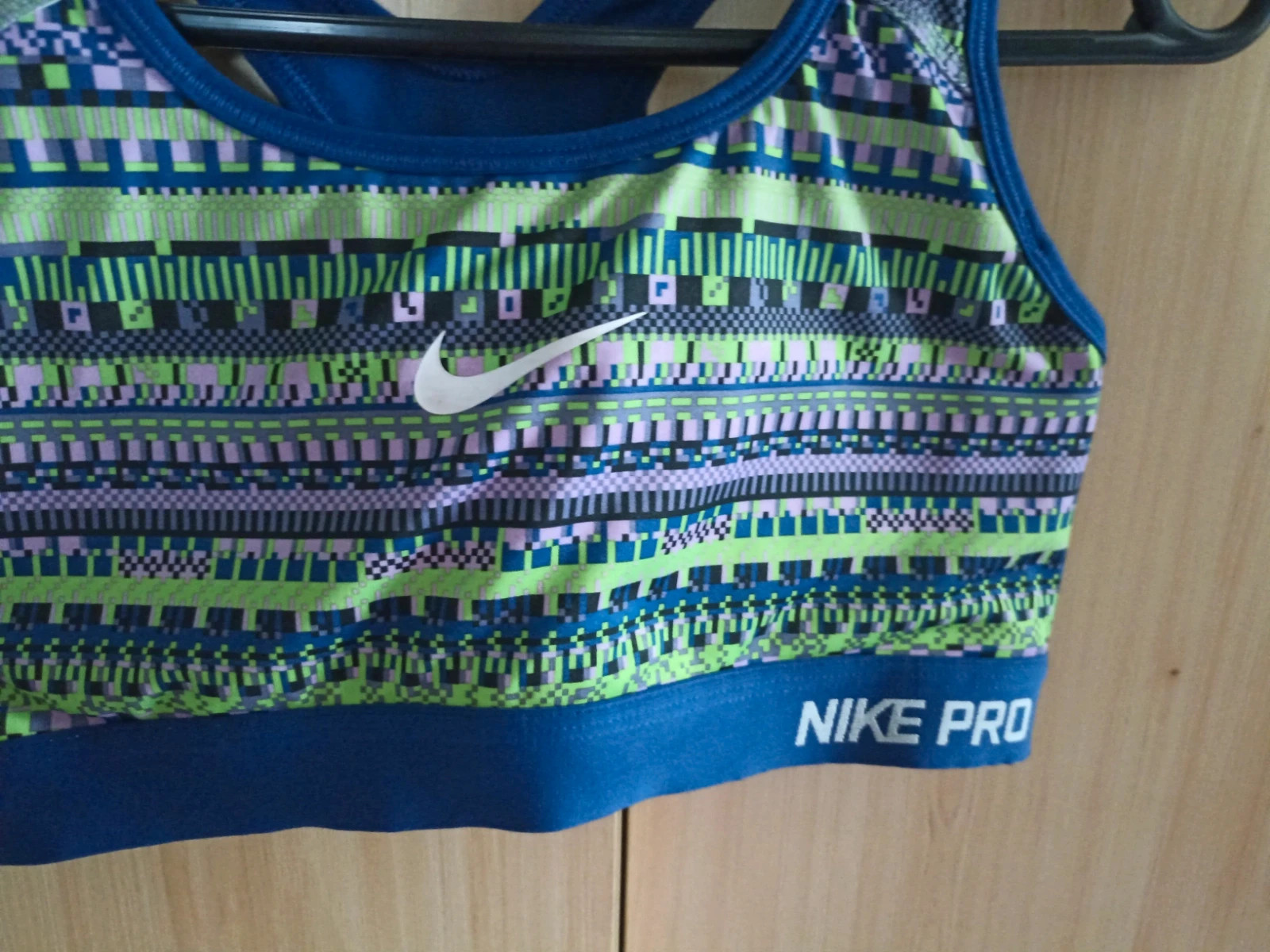 Nike sportmelltartó 2