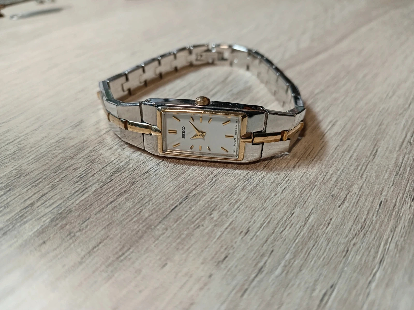 Seiko 2E20-0AY0 3
