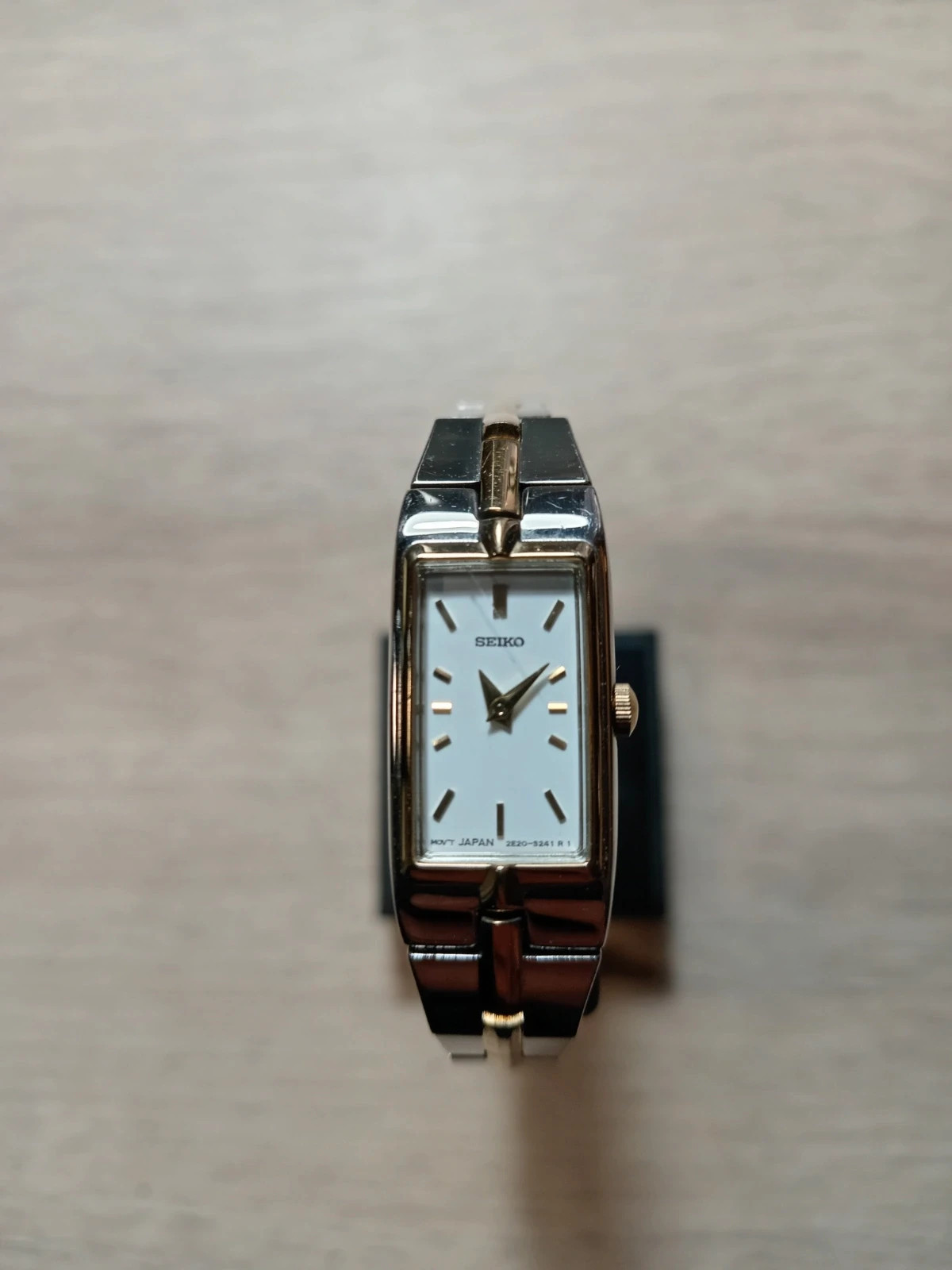 Seiko 2E20-0AY0 2