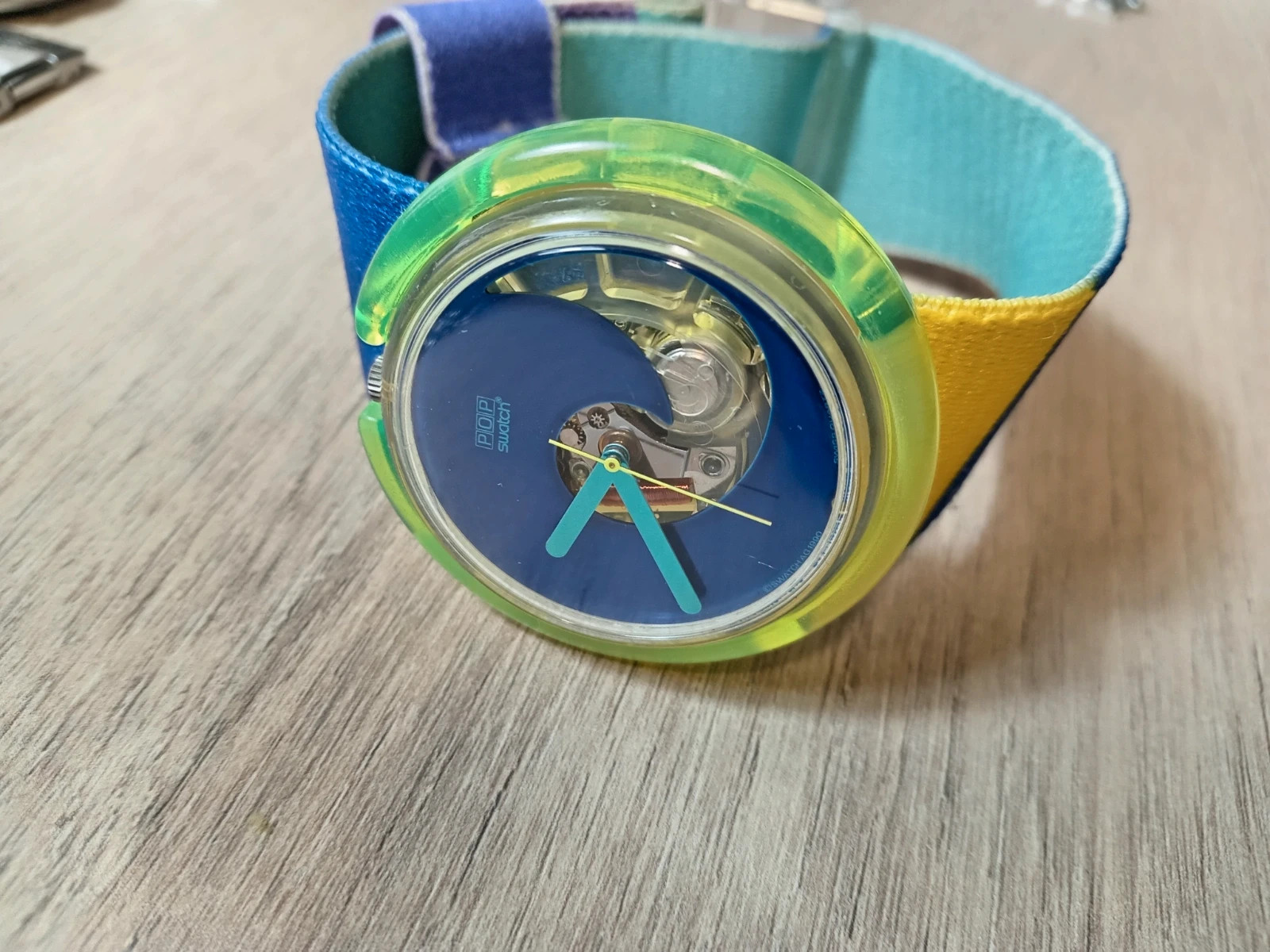 Swatch Pop PWK138 Aqua Club 3