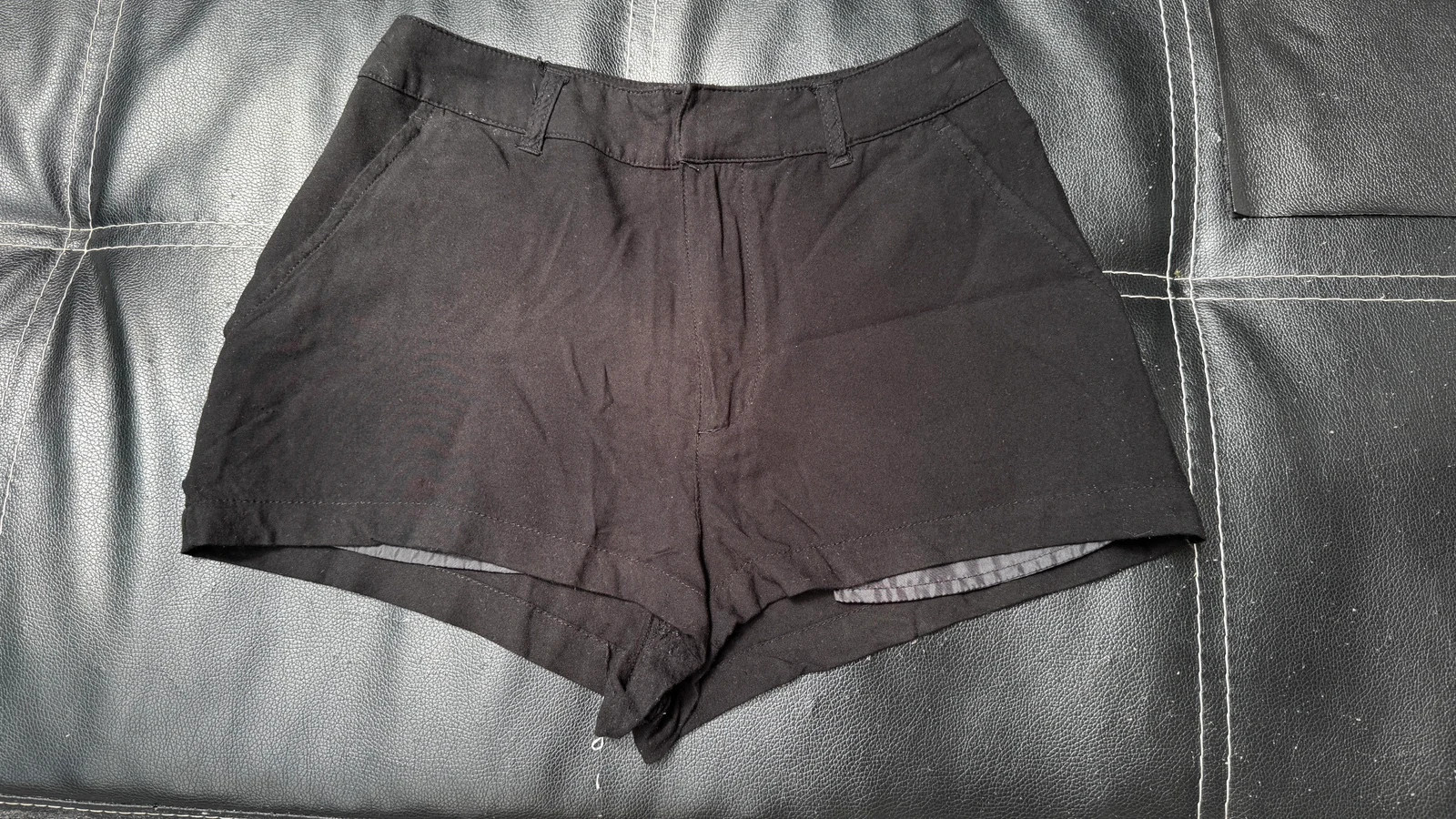 H&M Divided fekete lenge rövidnadrág EUR 34 1