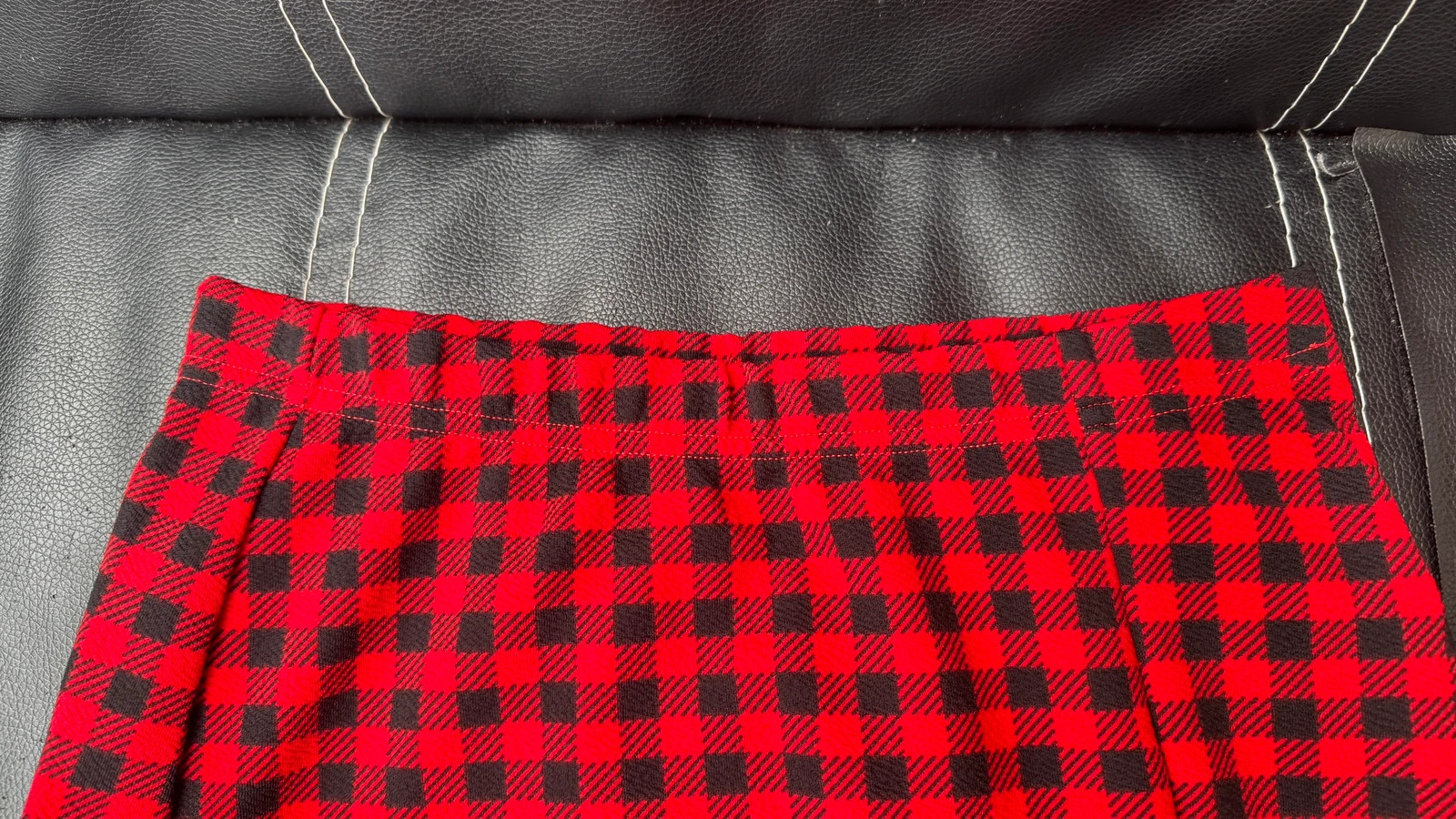 SHEIN piros-fekete kockás miniszoknya felsliccelt 3