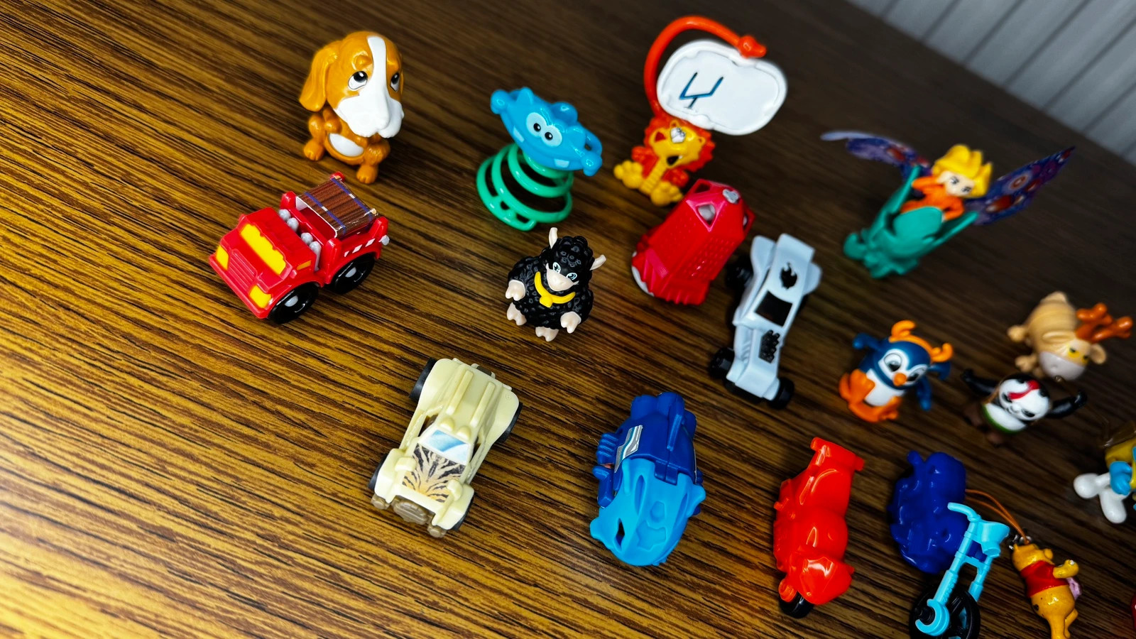 Nagy Kinder figura és játék csomag (19 db) 4
