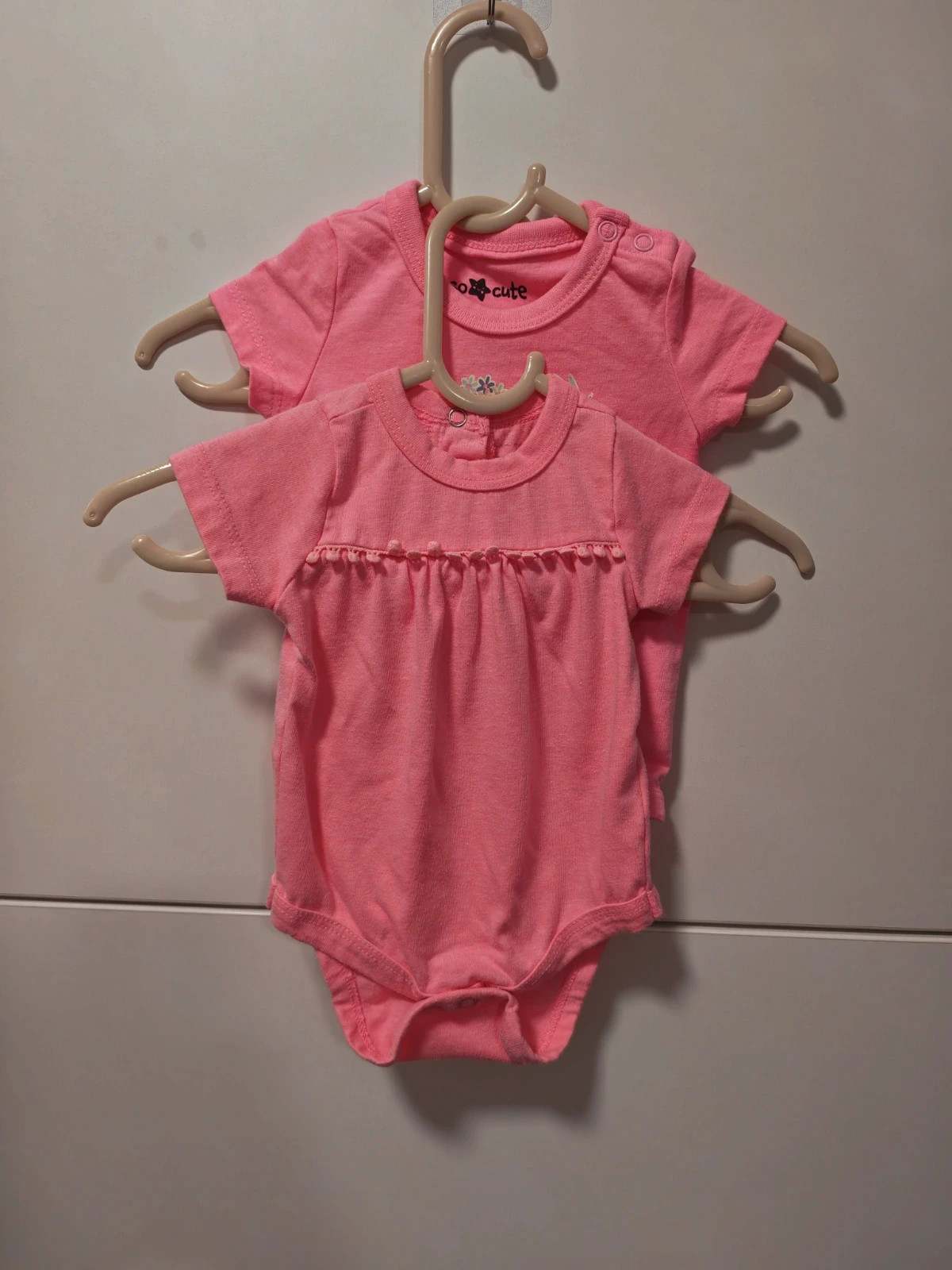 2db neon rózsaszín body 62,68 1