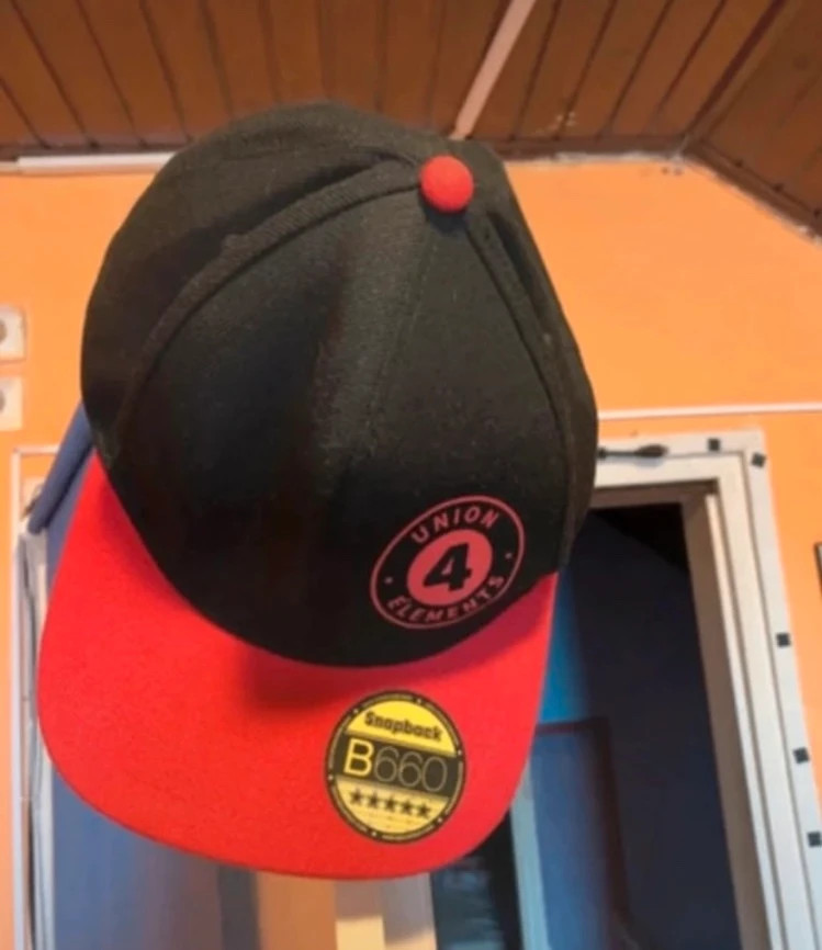 🧢 Beechfield Snapback baseball sapka – Új, címkés | Fekete-piros | Állítható 4