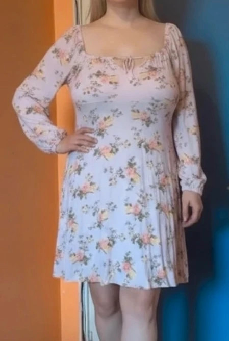 🌸 Missguided Plus romantikus virágmintás miniruha – XL (EU 44–46) 1