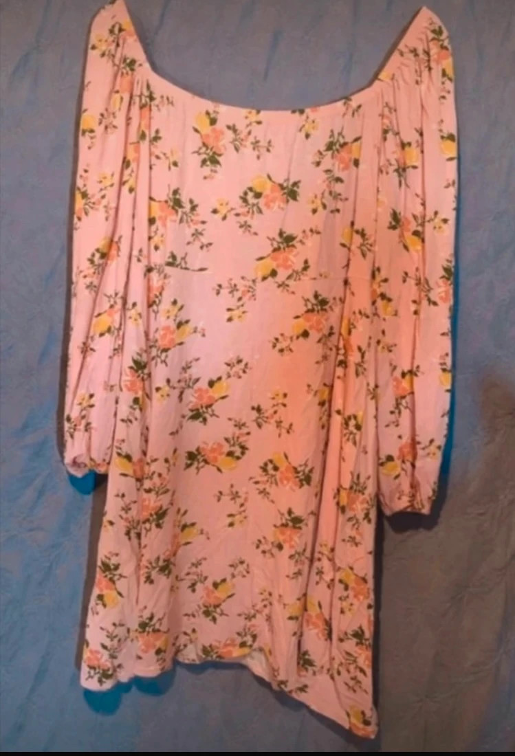 🌸 Missguided Plus romantikus virágmintás miniruha – XL (EU 44–46) 3