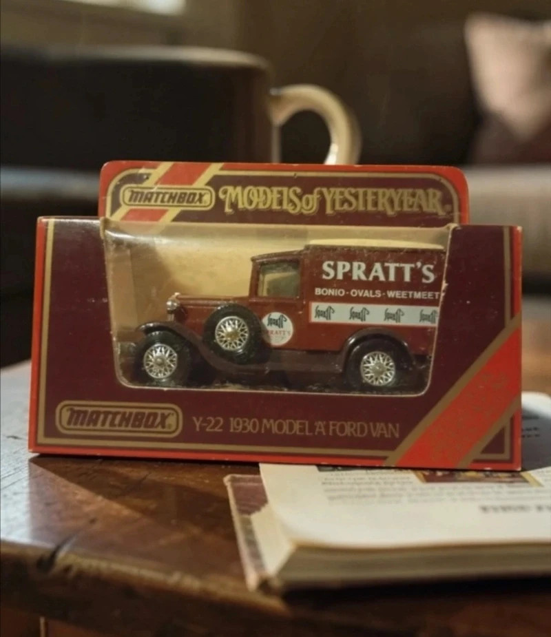 Matchbox Models of Yesteryear Y-22 1930 Model A Ford Van (Spratt's) 2