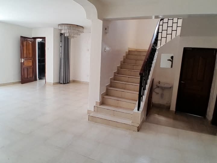 4 bedroom in south c - Image 2