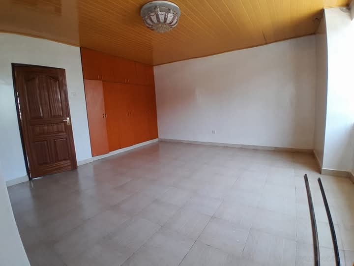 4 bedroom in south c - Image 4