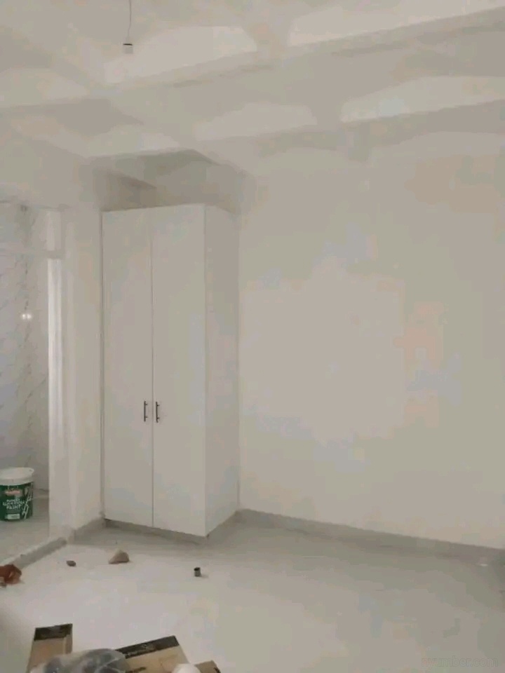 Spacious bedsitter  - Image 3