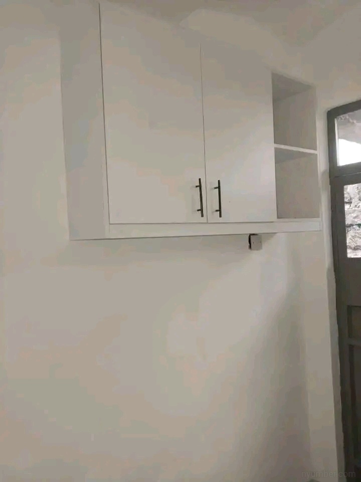 Spacious bedsitter  - Image 6