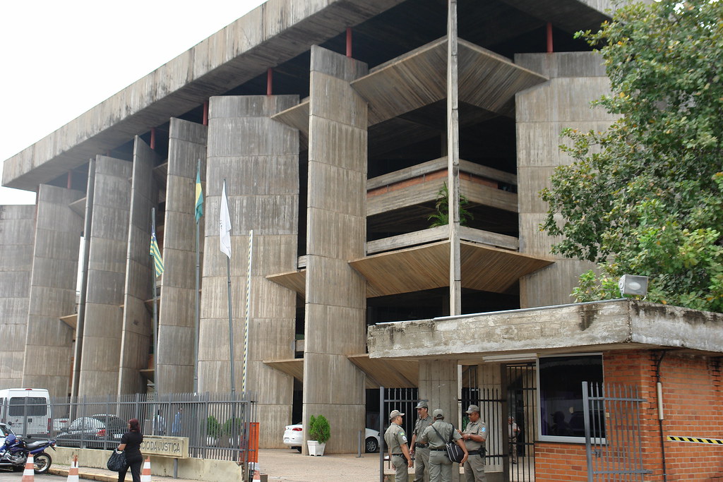 Oficial de Justiça é demitido por negligência no Piauí