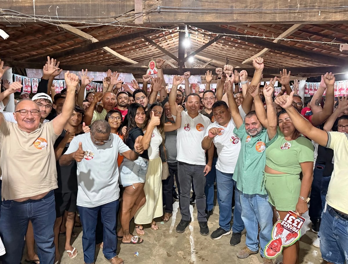 Encontro político em Oeiras reúne multidão e tem participação do deputado Evaldo Gomes