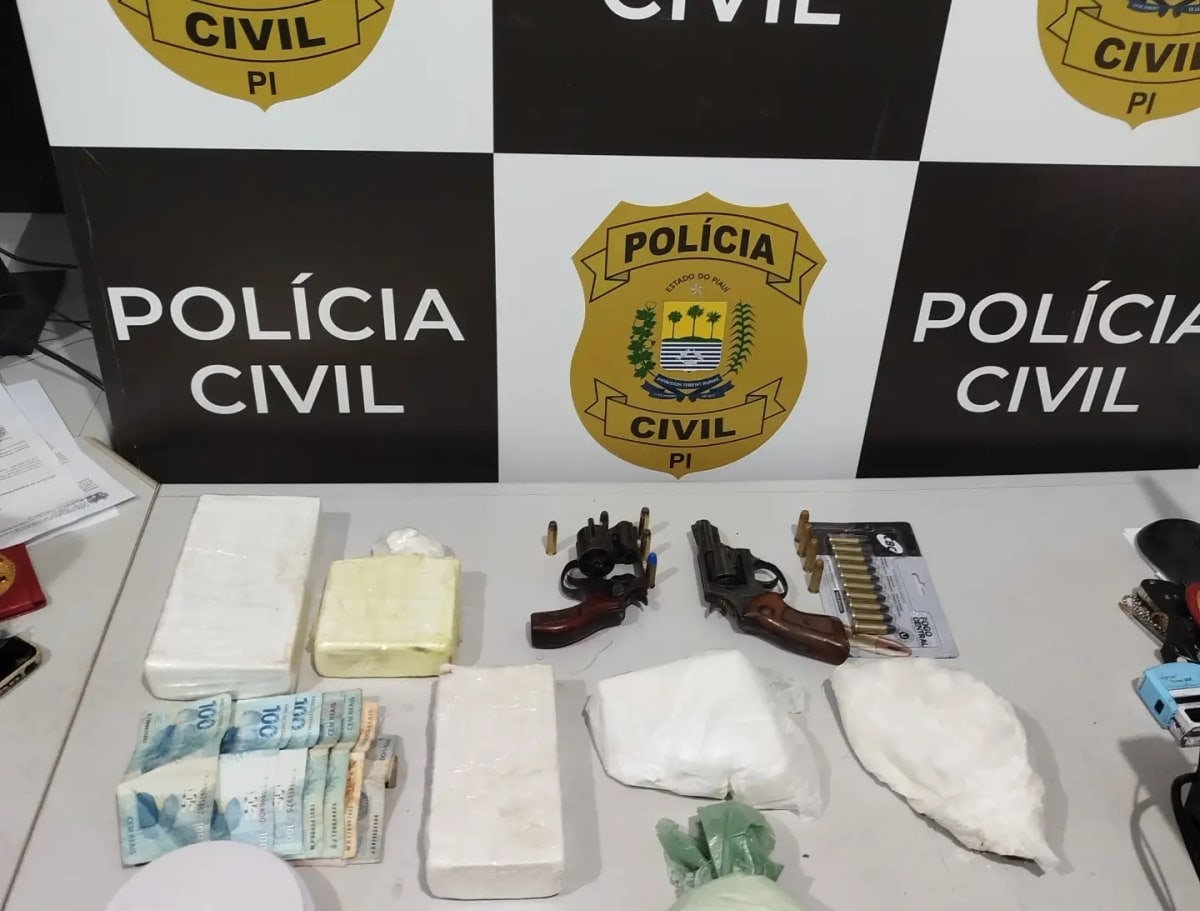 Polícia Civil apreende 4 kg de cocaína e dois revólveres em operação contra o tráfico em Oeiras e região