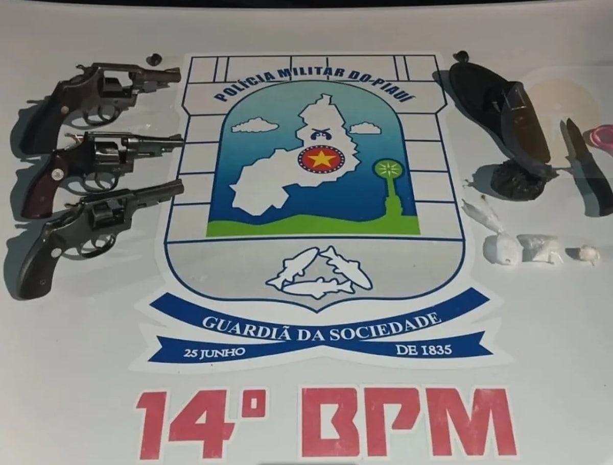 Polícia encontra três revólveres, munições e drogas em festa no bairro Rodagem de Picos, em Oeiras