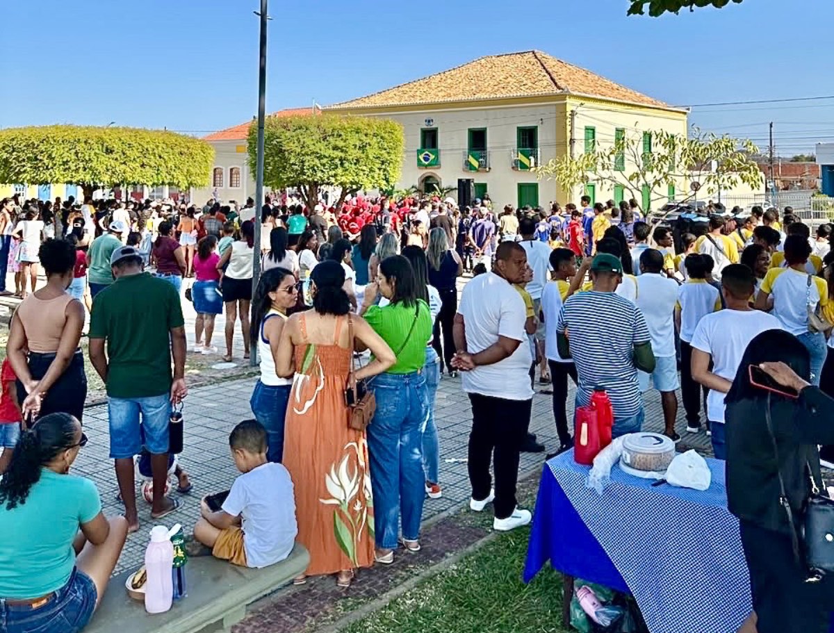 Oeiras celebra a Independência do Brasil com desfile cívico em frente à Prefeitura Municipal