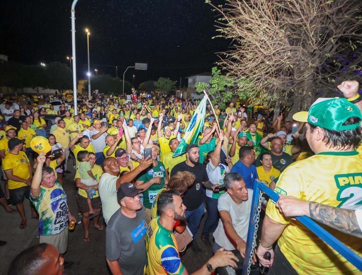 Apoiadores de Flávio Bolsonaro realizam manifestação popular em Oeiras em mobilização para o segundo turno