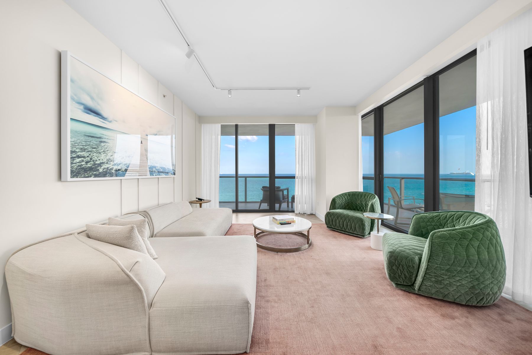 2201 Collins Ave_1oakstudios_01