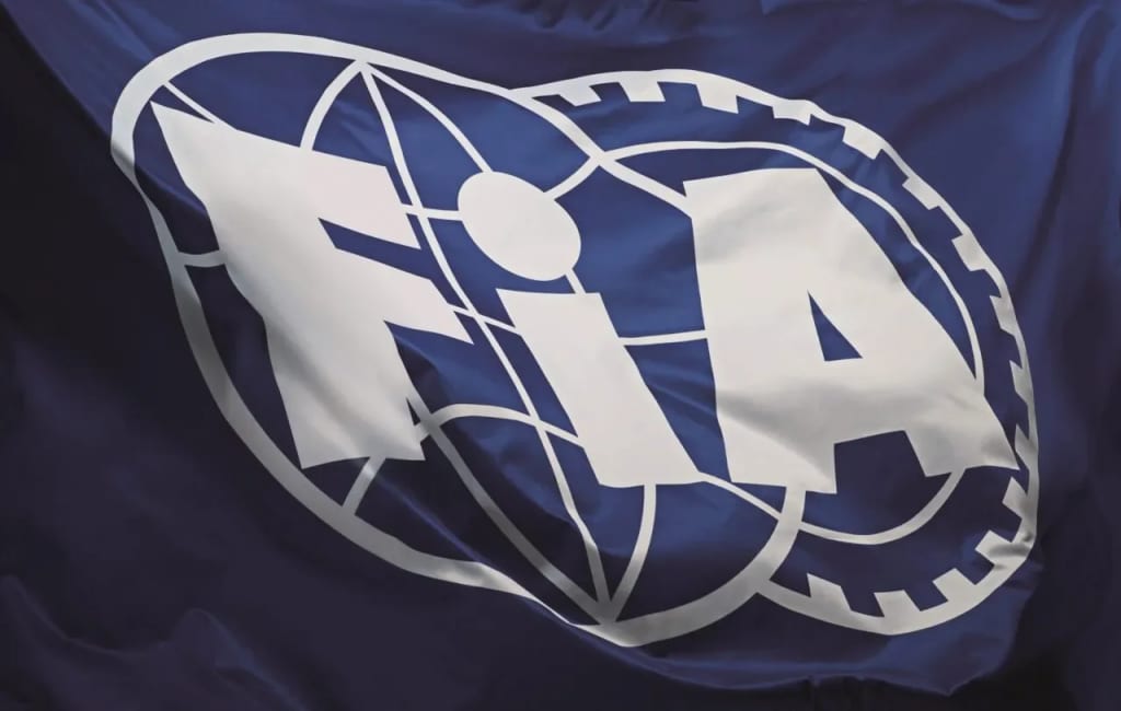 Drapeau FIA, symbole du plan esports mondial de la FIA pour 2026