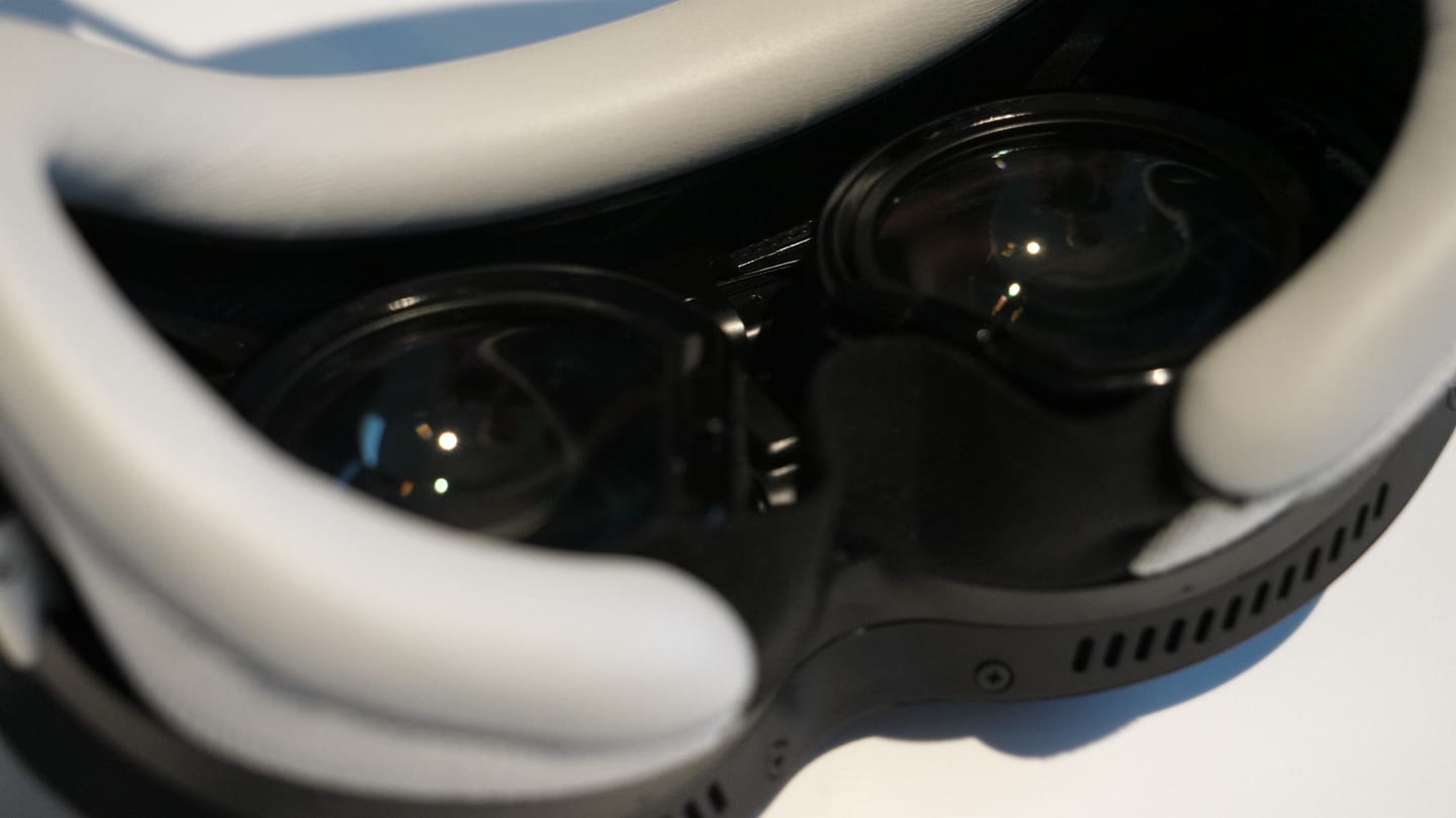 Interieur du Pimax Dream Air, mousse aimantee et lentilles
