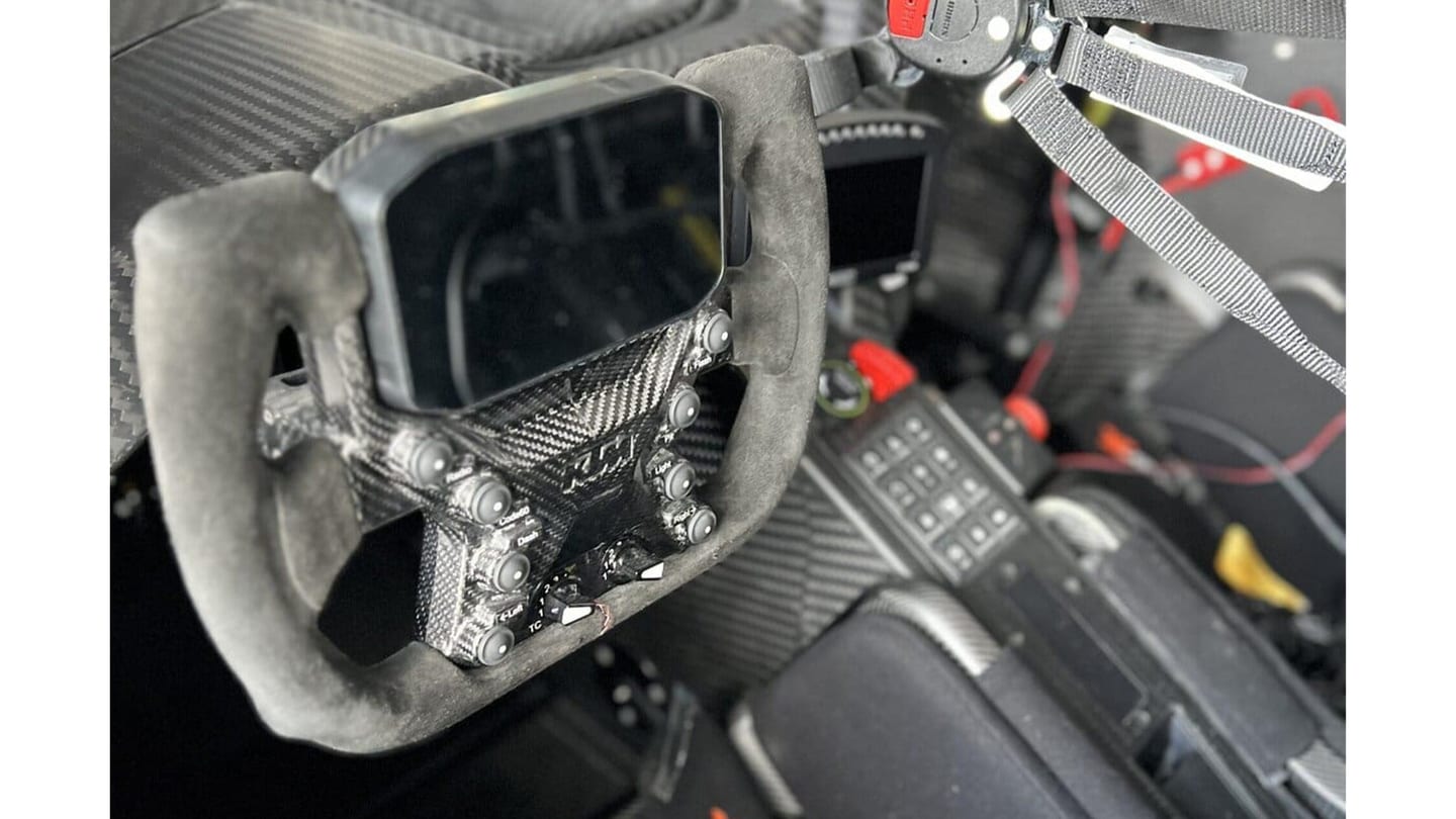 Volant Simagic KTM X-Bow GT2, vue de la jante