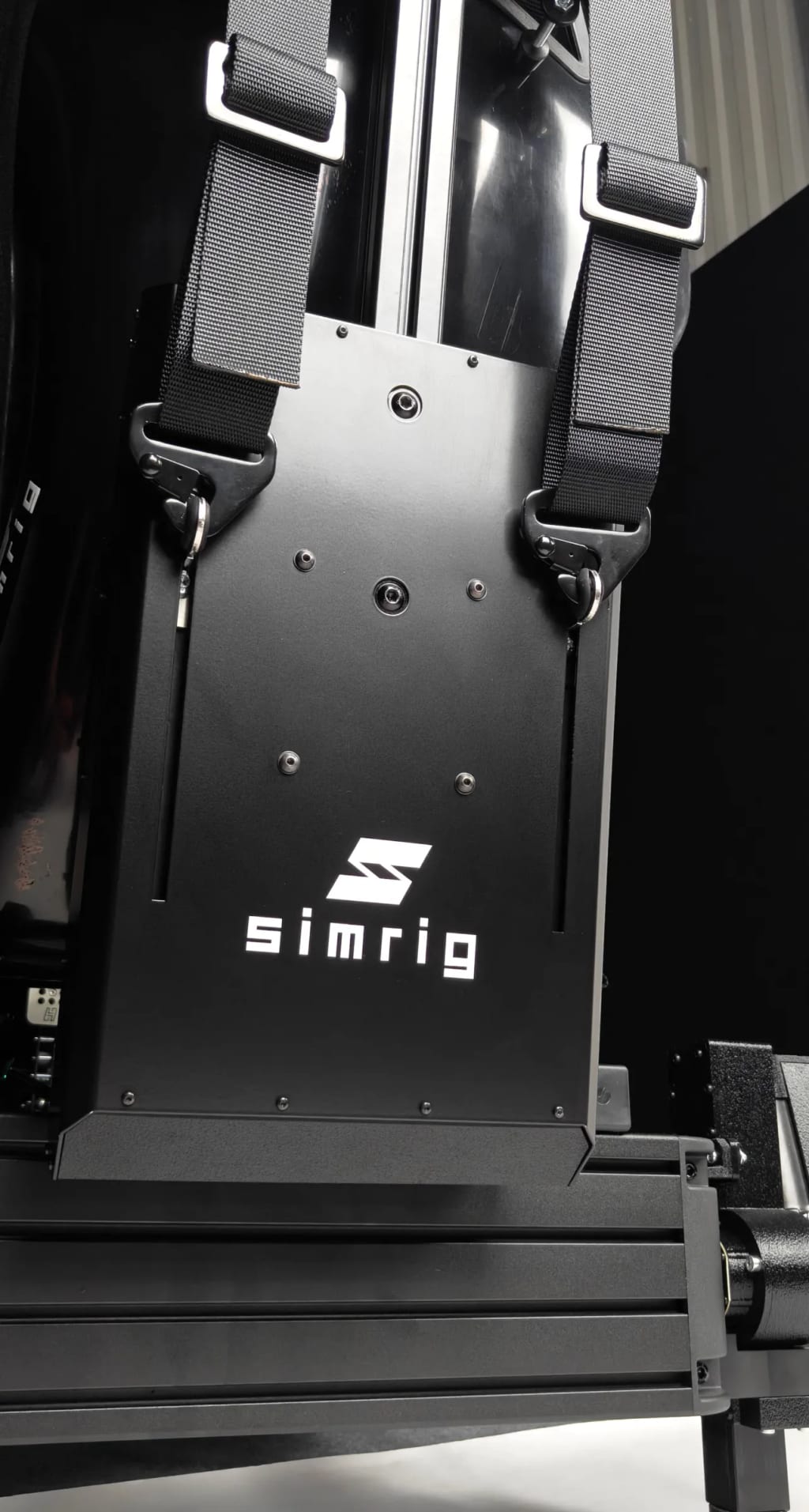 SIMRIG SBM avec ses deux sangles montées sur un siège