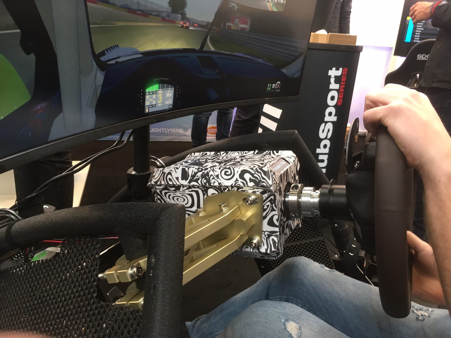 Fanatec Direct Drive pour PC, mais également Xbox One et PS4 !?